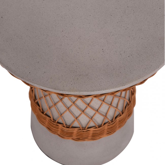 ΒΟΗΘΗΤΙΚΟ ΤΡΑΠΕΖΙ ΣΤΡΟΓΓΥΛΟ DELIA HM18167.03 FIBER CEMENT ΓΚΡΙ & RATTAN Φ40x45Υεκ