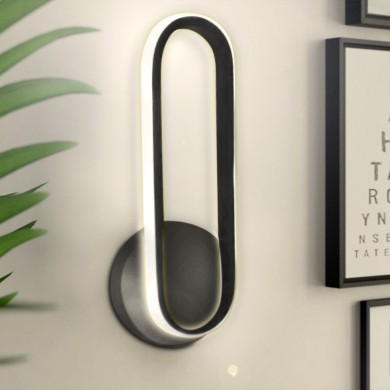 Futura Megapap metallic Led wall lamp in black color 10x5x25cm.