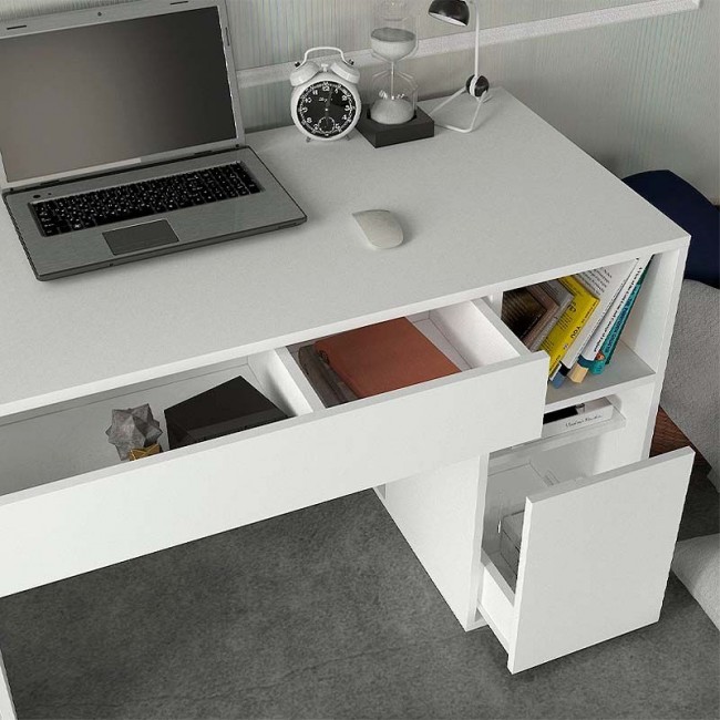 Pontus Megapap melamine desk in white color 145x60x74,4cm.