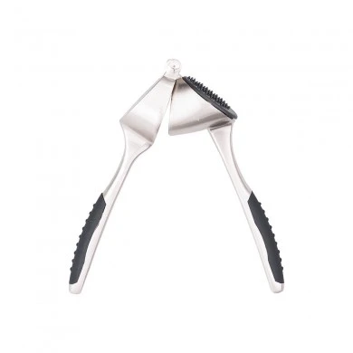 GARLIC PRESS NICKEL ZINC ALLOY WITH NON-SLIP HANDLE