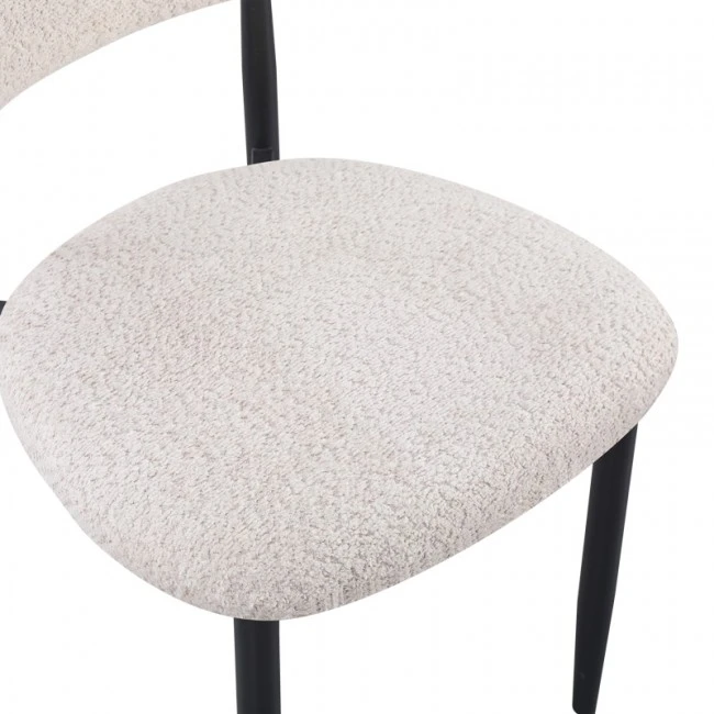 Καρέκλα Folegio pakoworld μπουκλέ σε κρεμ απόχρωση με μαύρα πόδια 50x57x79.5εκ