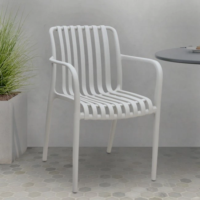 Polypropylene armchair in light grey color 53,5x58x80cm.