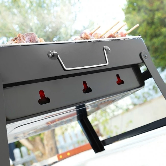 BearBQ Innovagoods folding - portable charcoal grill 41x20x28cm.