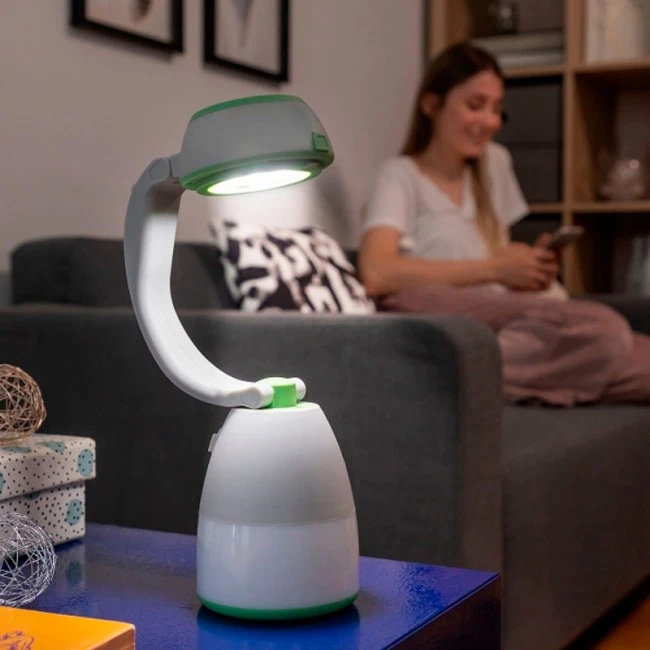 Rechargeable multifunctional flashlight for camping 8.5x15.5x13cm.