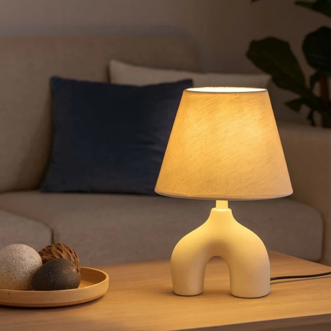 ELEPHANT CERAMIC LAMP WITH CRΘME HAT
