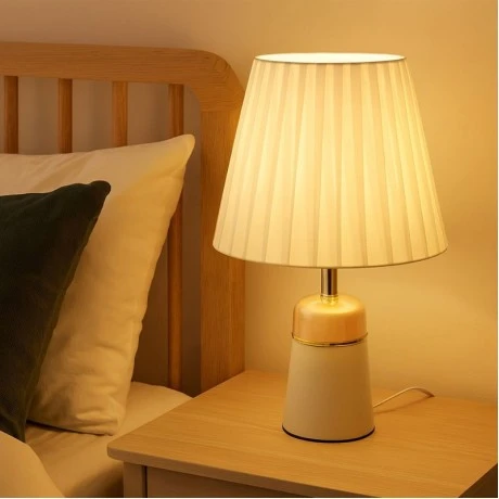 WHITE METAL LAMP WITH GOLD DETAILS AND EXTRA LIGHTING AT THE BASE 37.5CM
