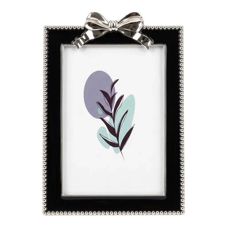 BLACK METAL PHOTO FRAME WITH SILVER BOW AND PEARLS 19Χ13CM