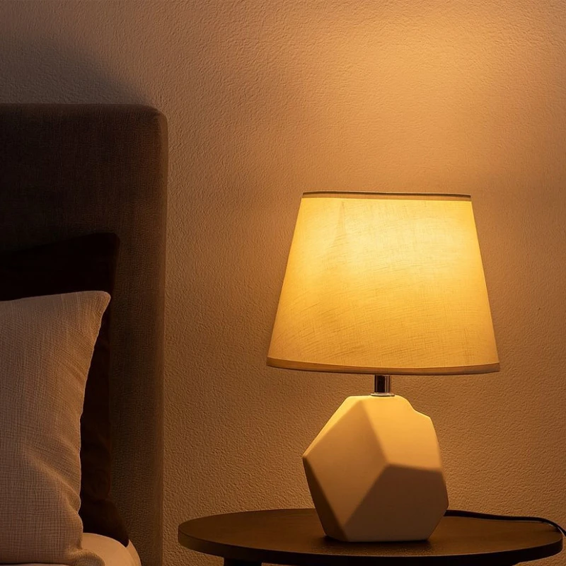 BEIGE CERAMIC LAMP WITH HAT D20Χ29.5CM